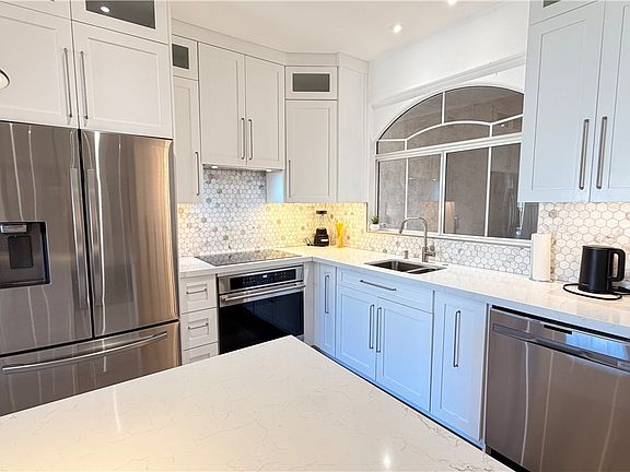 2nd image of 2050 W Warm Springs Rd Unit 1121