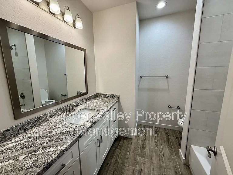 812 E Irvine Rd — Photo 17