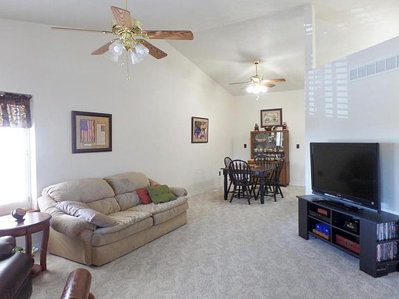 3rd image of 14 Bluebird Dr