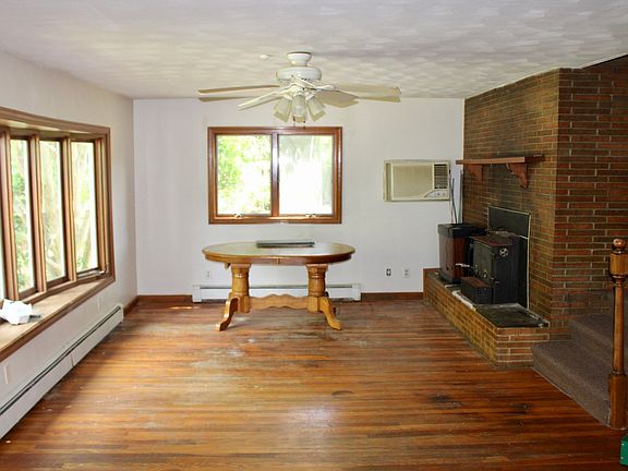4th image of 87 Bellevue Dr E