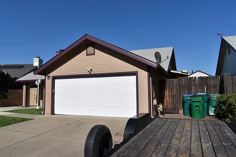 3 bed, 2.0 bath, 1483 sqft, $2,450 — Photo 2