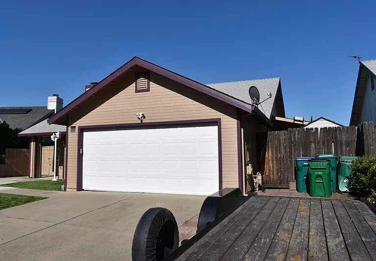 4790 Winona Way — Photo 2