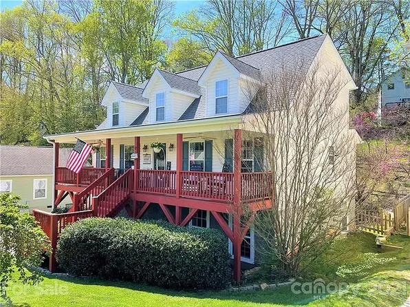 17 Grove Garden Ave, Candler, NC 28715
