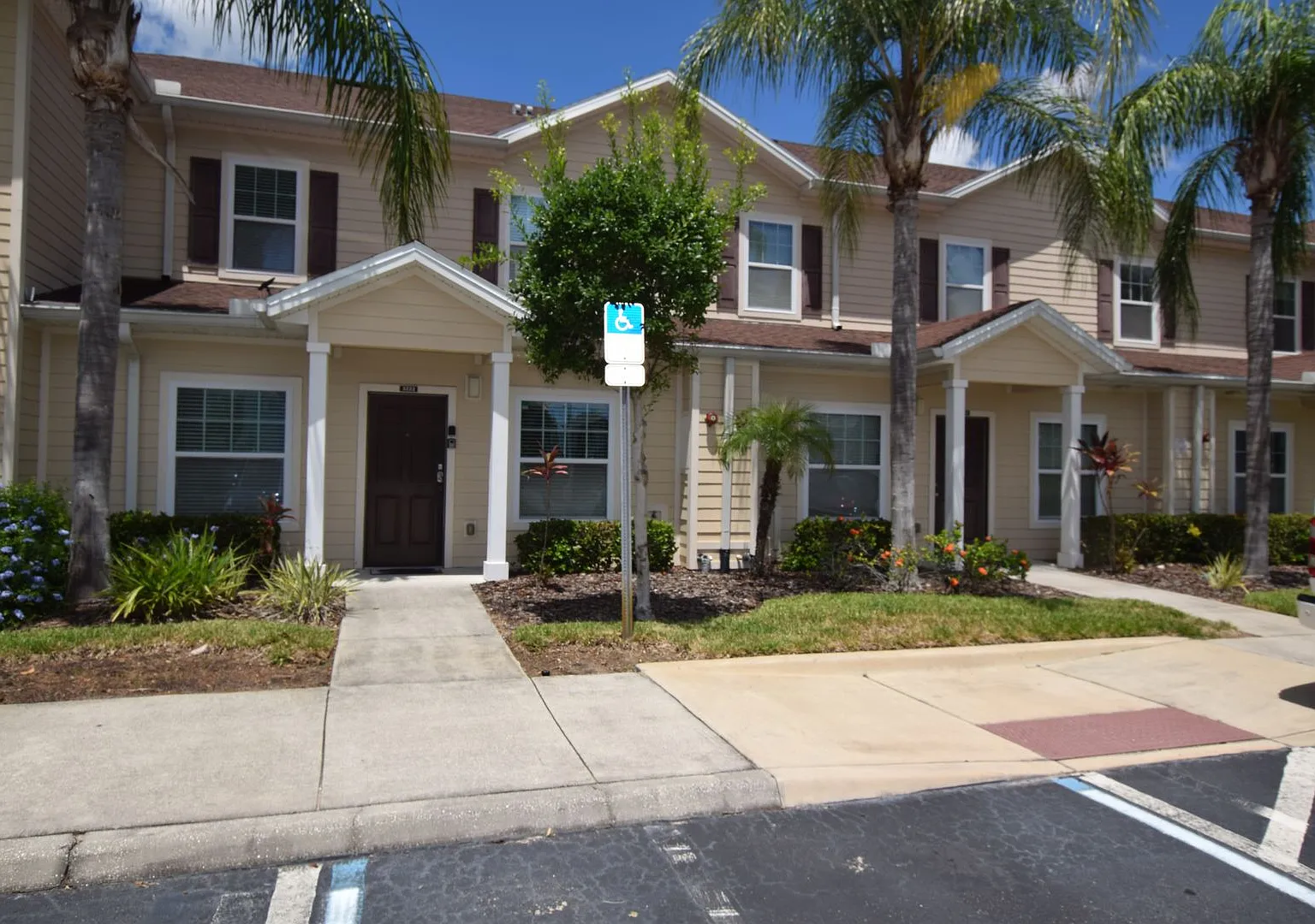 3 Bedroom, 2 Bath Town home for rent at 3222 Wish Avenue Kissimmee, FL 34747 — Photo 2