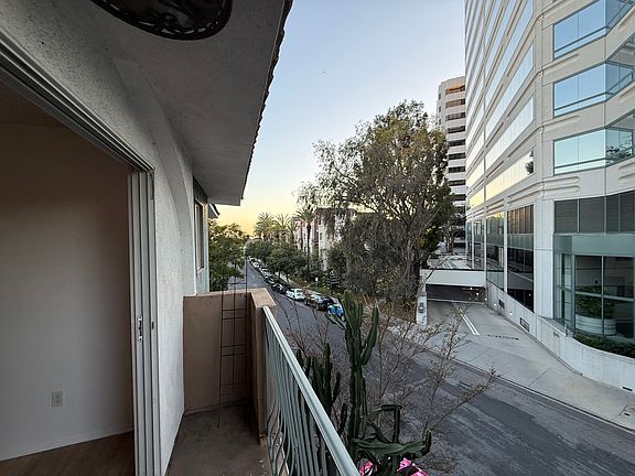 4th image of 1218 McClellan Dr #201