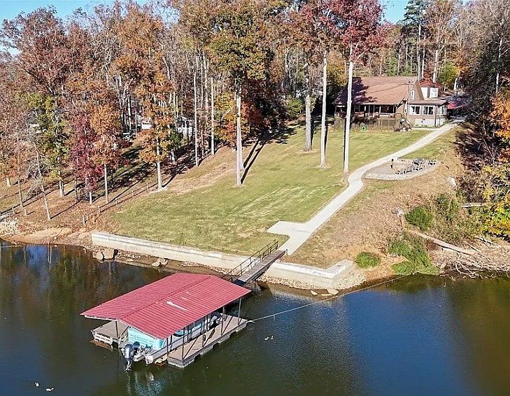 1st image of 217 Wiles Rd