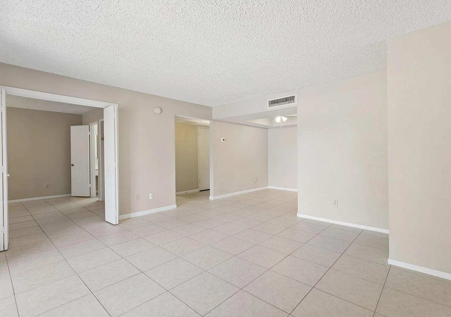 Paradise Village Pkwy 4444 E #129 — Photo 4