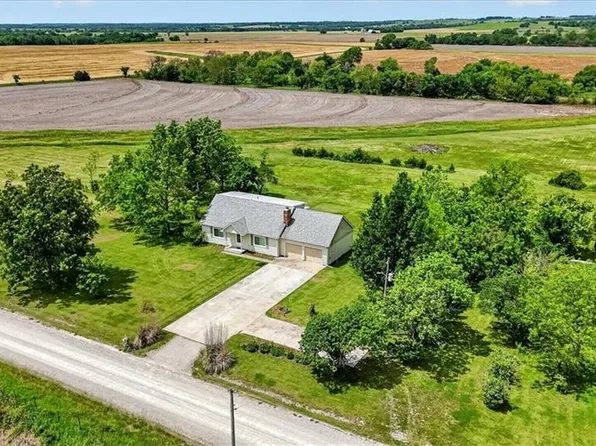 24960 Earnest Rd, Osawatomie, KS 66064
