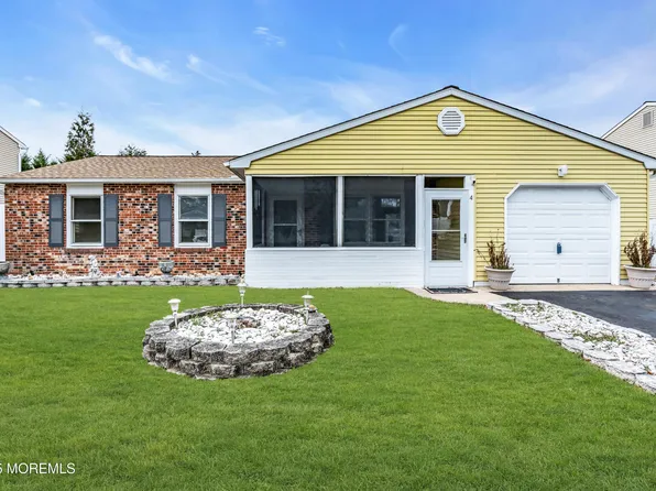4 Evergreen Place, Howell, NJ 07731