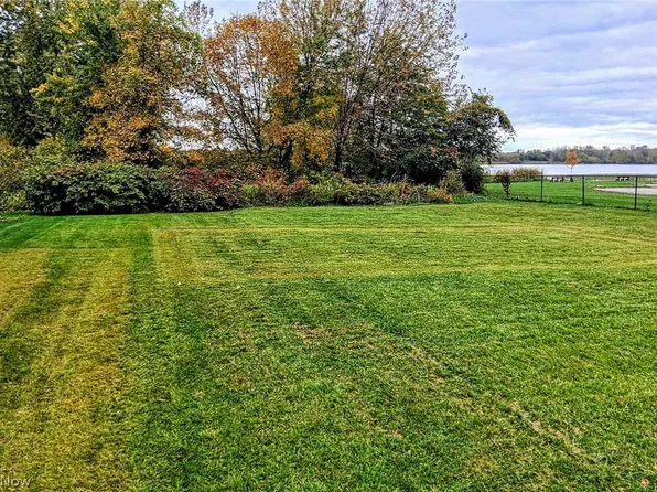 2399 Lakeside Dr, Lakemore, OH 44250