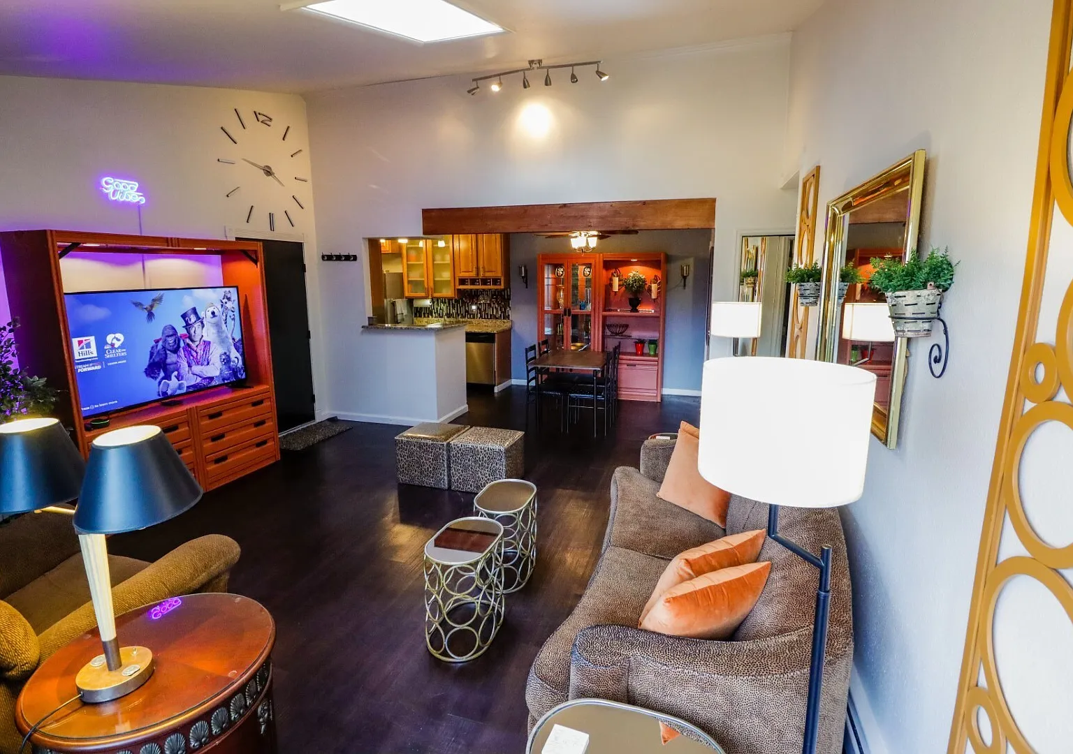 Sunny Condo w/TVs,fireplace,pool,work space,more! — Photo 1