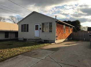 50 Chestnut Hill Ave, Cranston, RI 02920