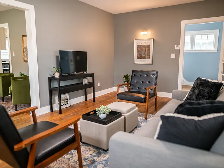 2116 Lafayette Ave NE — Photo 2