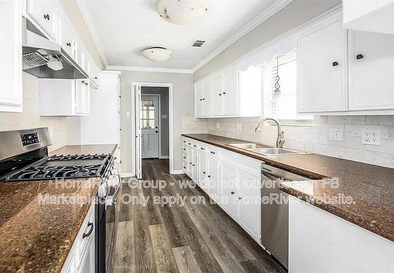 12510 Old River Dr — Photo 8
