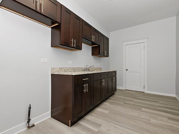 2nd image of 4352-58 S Indiana Ave #122-1
