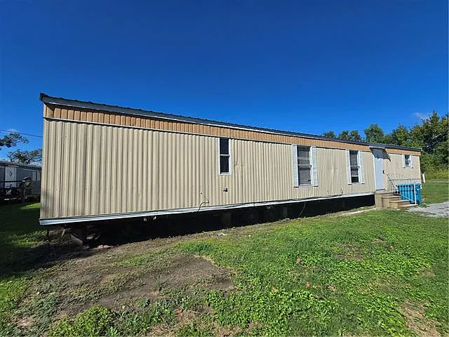 2 bed, 1.0 bath, 672 sqft, $850 — Photo 2