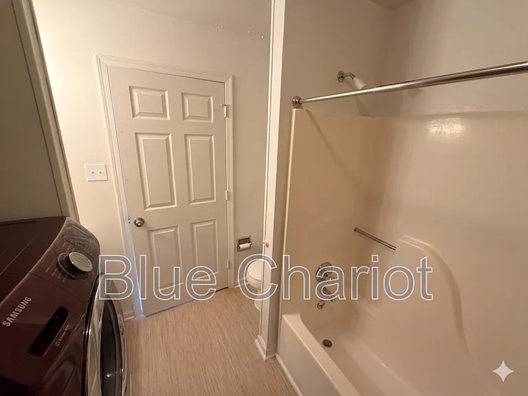 502 Raynor St — Photo 6