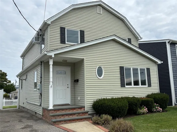 65 Jefferson Place, Massapequa, NY 11758
