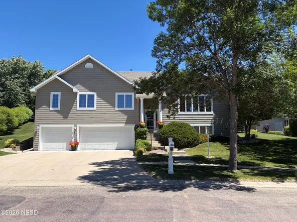 1108 Sunset St NW, Watertown, SD 57201