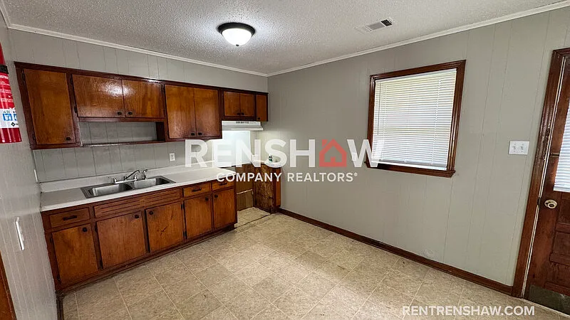 3 bed, 1.0 bath, $1,195 — Photo 4