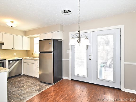5th image of 5637 S Newport Ave #5637