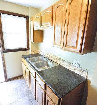 4th image of 207 E Hudson St