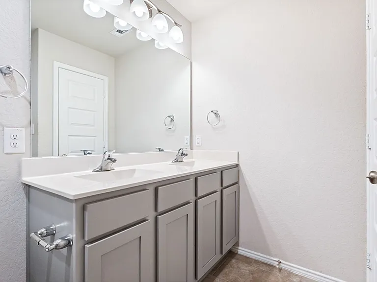 2432 Ayers Dr — Photo 18