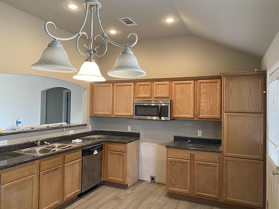 3rd image of 1806 Forest Oaks Dr