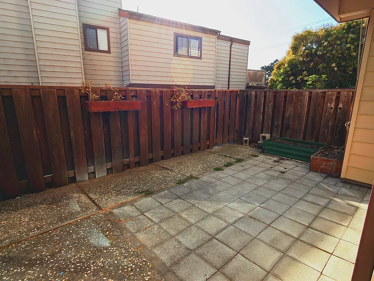 1156 Richmond St — Photo 24