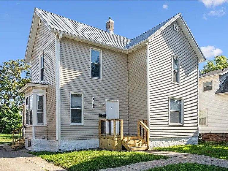 1613 A Ave NE #2 — Photo 1