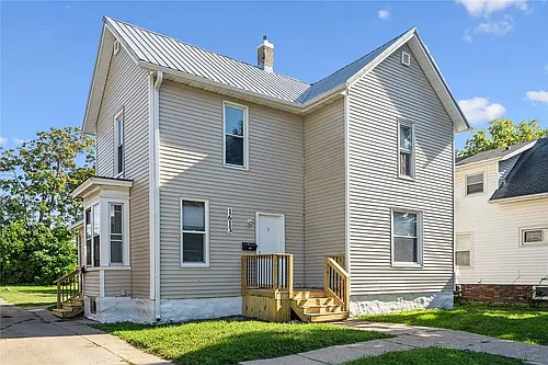 1613 A Ave NE Photo 1 1613 A Ave NE Photo 1