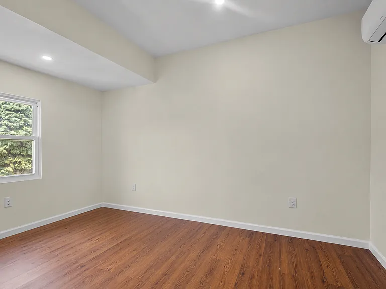731 Humboldt St — Photo 16