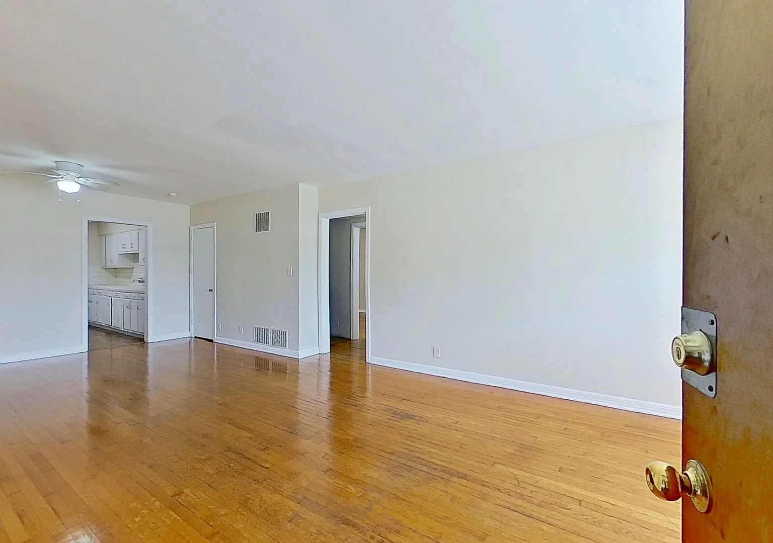 Chaming 2-Bed apartment on Atlantic Blvd! — Photo 2