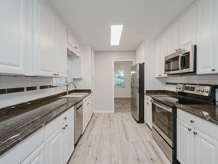 1440 Hickory Ln — Photo 11