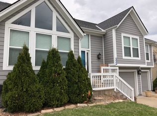 332 SW Seagull St, Lees Summit, MO 64082