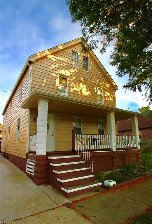 2143 Halstead Ave photo 1