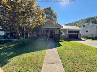 212 Monterey Dr, Saint Albans, WV 25177