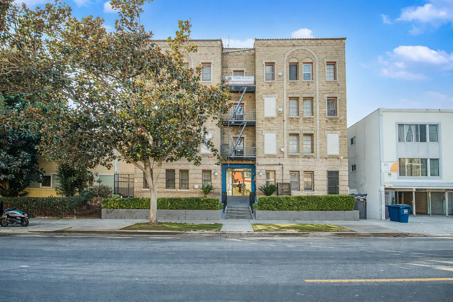 Catalina Apartments — Photo 1