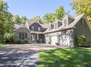 10770 Locust Grove Dr, Chardon, OH 44024