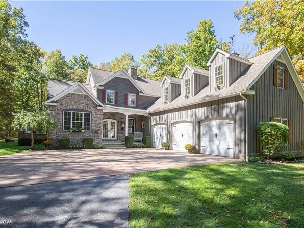 10770 Locust Grove Dr, Chardon, OH 44024