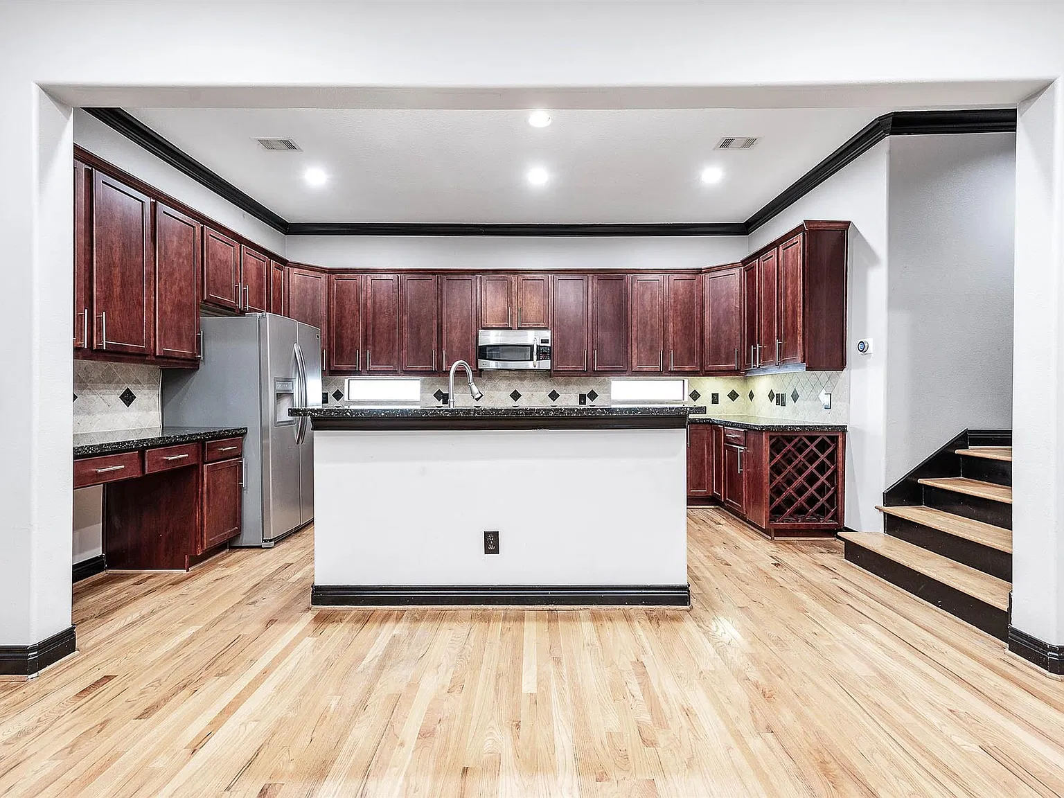 3 bed, 3.5 bath, 2196 sqft, $2,300 — Photo 3