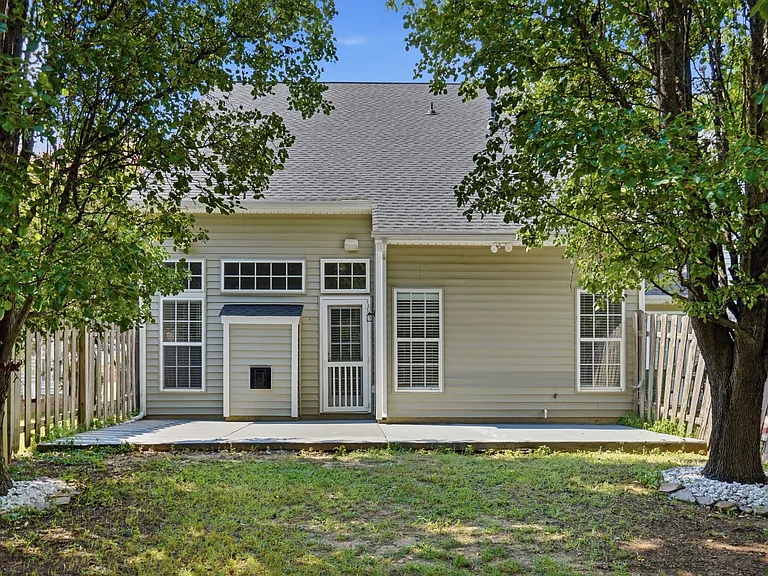 4084 Holly Villa Cir — Photo 38