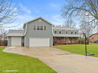 2S458 Beechwood Rd, Glen Ellyn, IL 60137