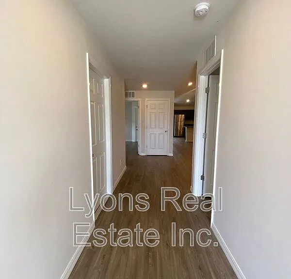 604 Skyline Blvd — Photo 2