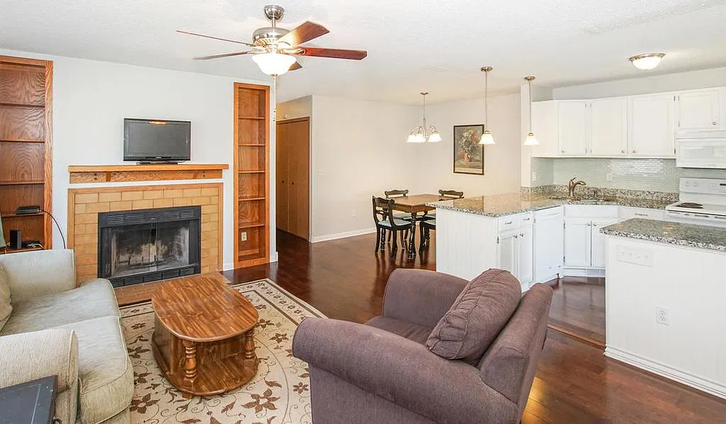 7545 Vinewood Ct — Photo 1