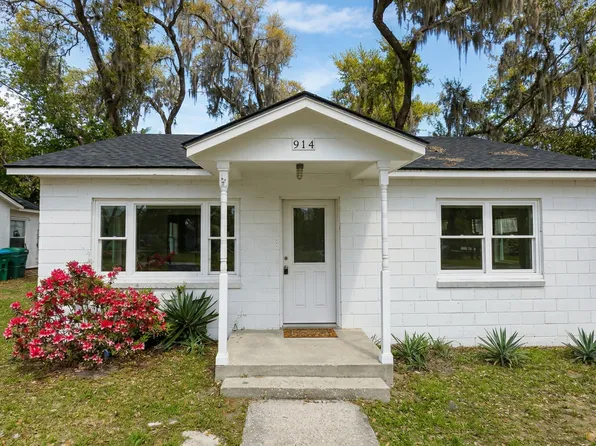 914 14th St, Port Royal, SC 29935