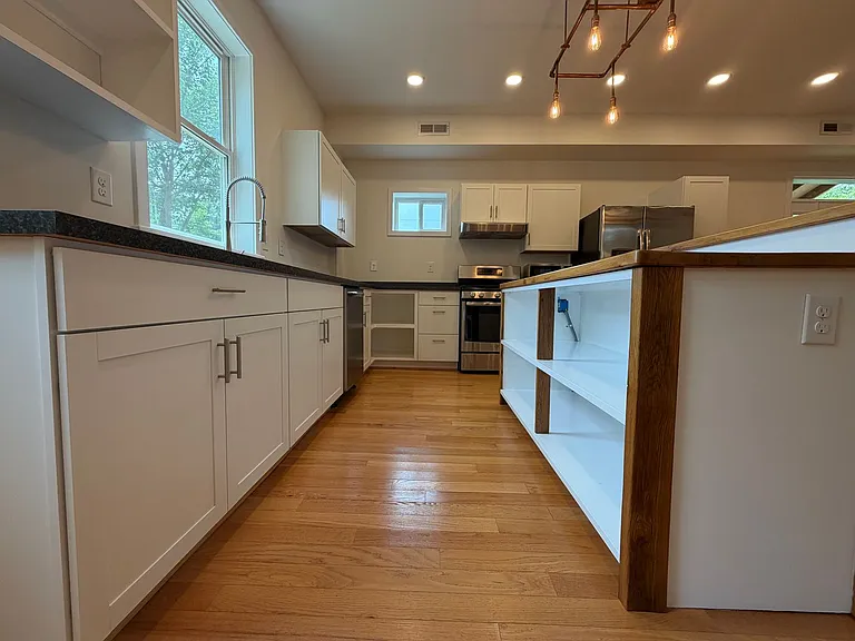 1500 Meridian St — Photo 16