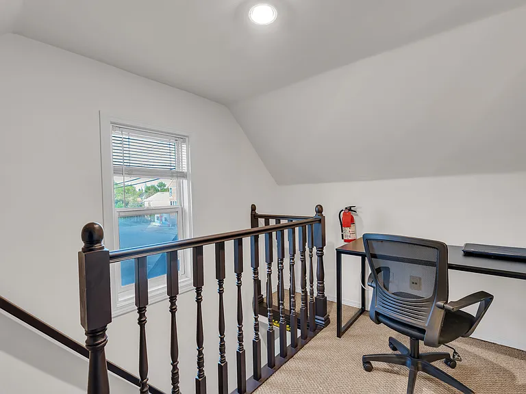 1147 E 8th St SE — Photo 14