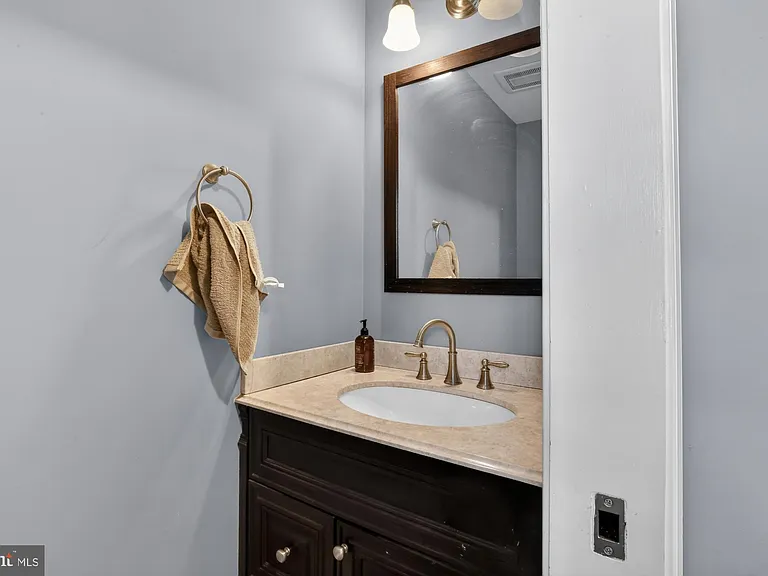 3408 Richmond St — Photo 11
