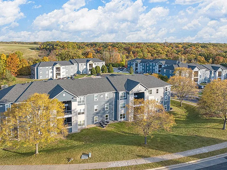 ASPEN BLUFF APARTMENTS — Photo 2